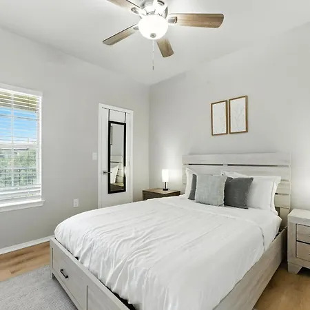 The Calvin Spacious 334 I 2 Bed 1 Bath